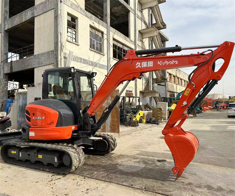 Good Condition Kubota KX163 Excavator 5 Ton in Japan with 0.22 m3 Bucket from Original