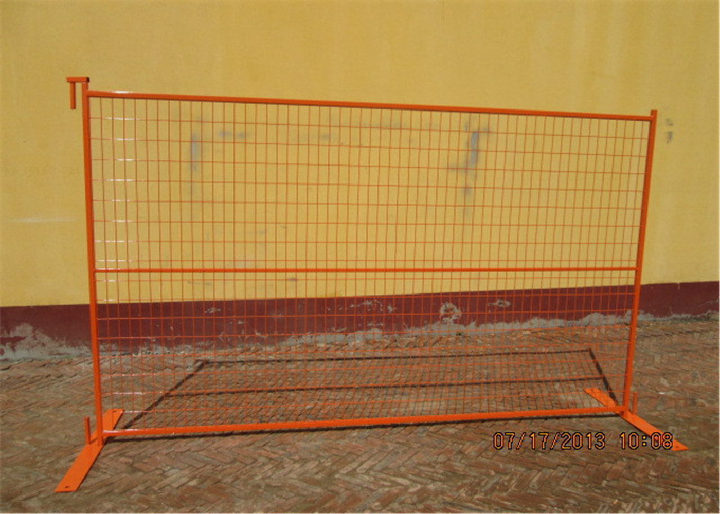 RAL 2009 powder coated construction temporary fencing 6’/1830mm*10’/3048mm Tubing 40mm*1.5mm weld mesh 2"x4"*8gauge Dia