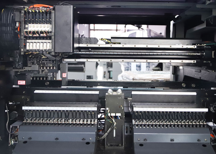 Yamaha YV100XG Chip Mounter image 3