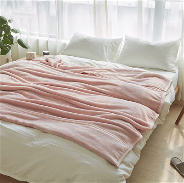 Customized Luxury Flannel Throw Blanket Lightweight And Cozy For Office / Travel