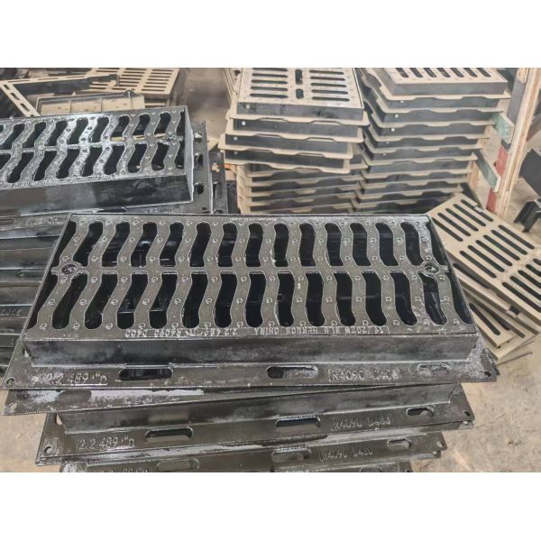 GJS-500-7 Linear Drainage Grate for Municipal Engineering with Square Design