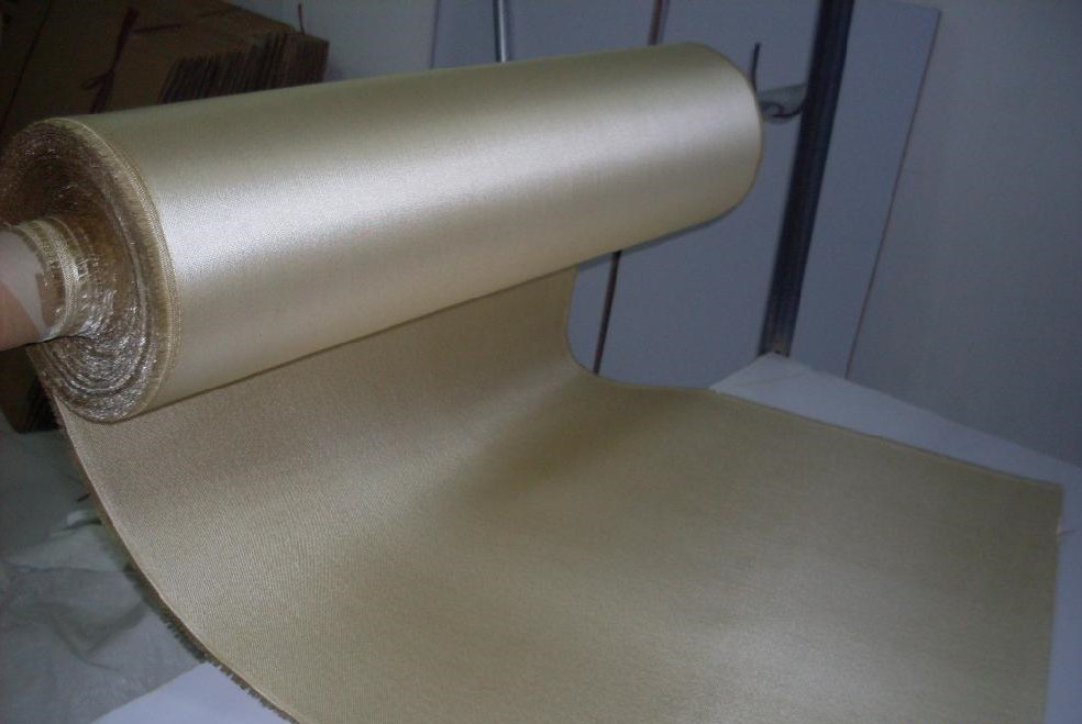 1/3 Twill Weave Fiberglass Cloth , Golden Heat Treatment Fabric Roll HT3732