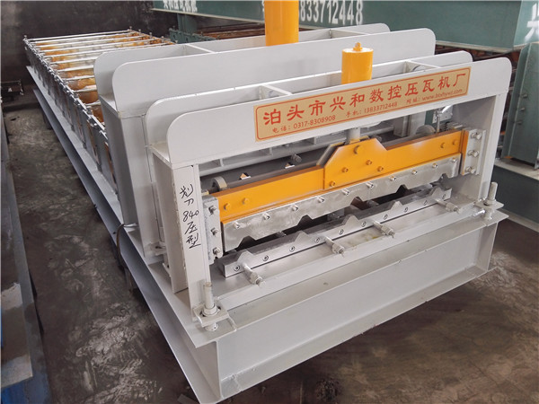 Color Coated Steel Glazed Tile Roll Forming Machine For Roofing Sheet