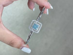 China Blue Synthetic 1.2ct Lab Grown Diamond Bracelet Princess Cut 18k White Gold wholesale