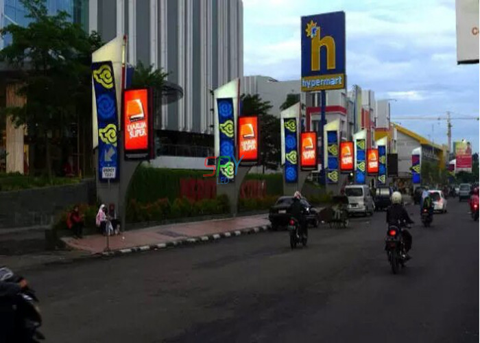 P5 P6 P8 Roadside Street Lamp Pole Commercial Led Display Creative Led Open Sign Solar Power
