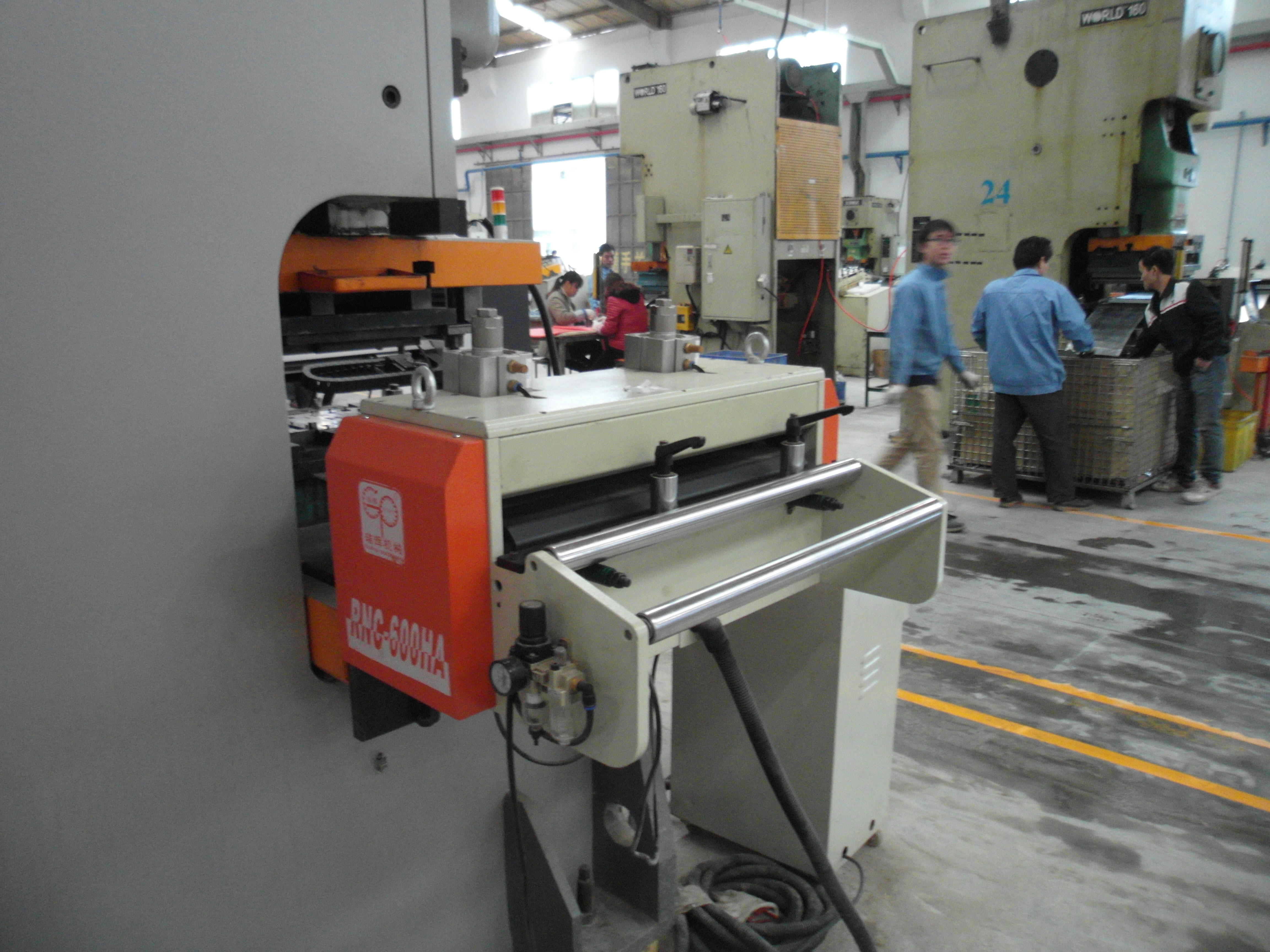 200MM Width Servo Roll Metal Sheet Feeder PLC Control Box Stamping Line