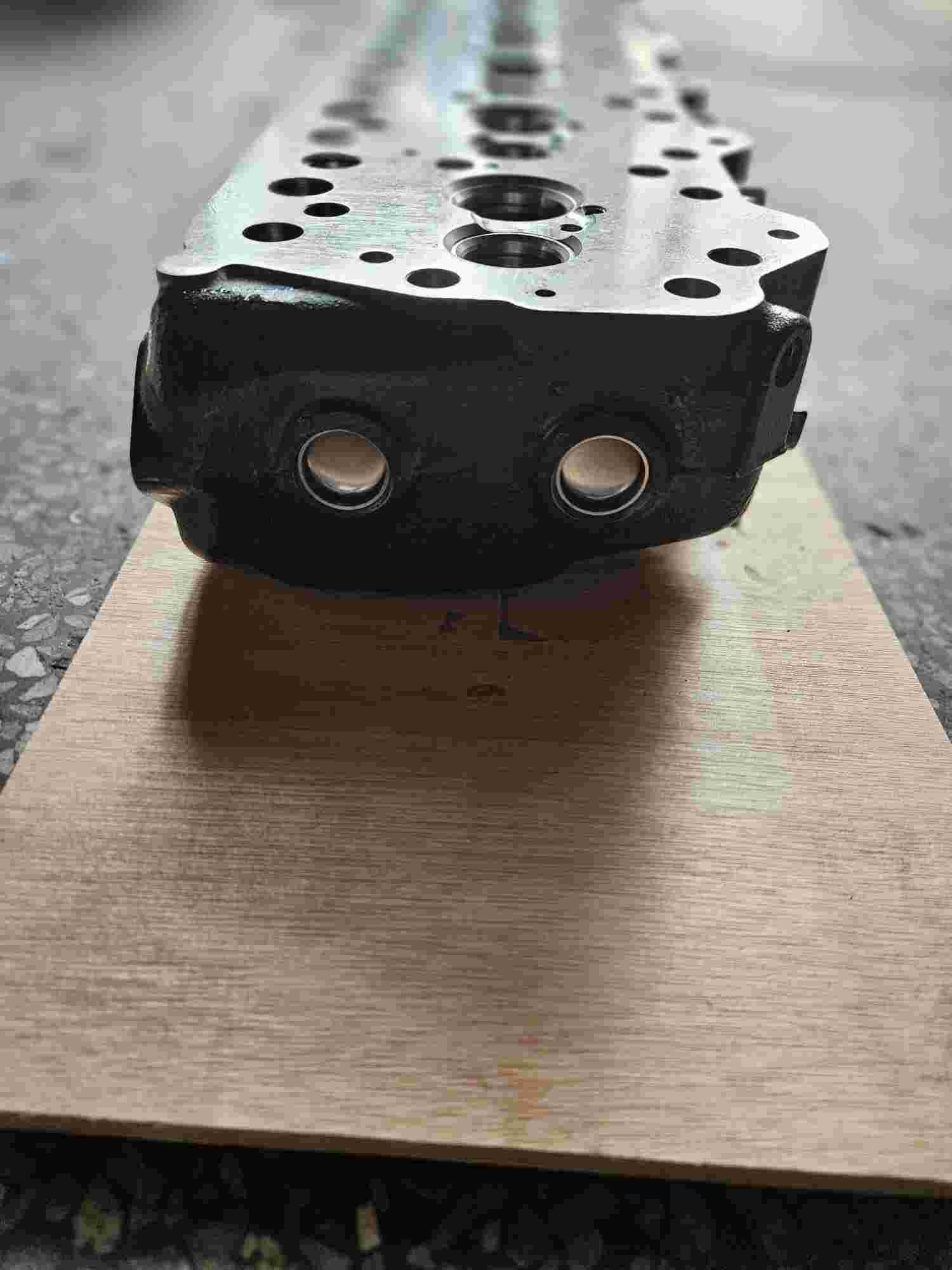 ME051714 Mitsubishi Engine Cylinder Head Model 6D34 Material Casting