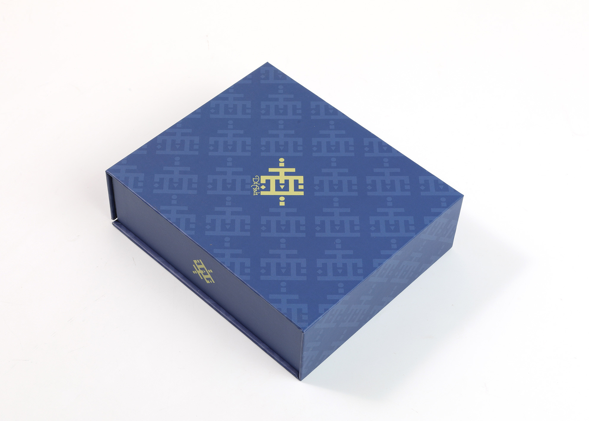 Offset CMYK Candle Packaging Box Rigid Cardboard With Magnetic Closure