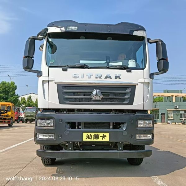 SINOTUICK 31Ton Heavy Duty Truck 27 Cbm Front Four Rear Eight Wheels Chemical Vehicle Special Truck Special Transport Truck