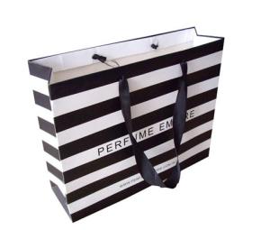 China Customed made apparel carrier paper bags wholesale