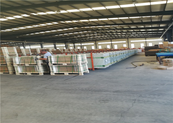 4MM Customized Sizes Low Iron Clear Glass , Solar Energy Glass 91.7% Light Transmittance