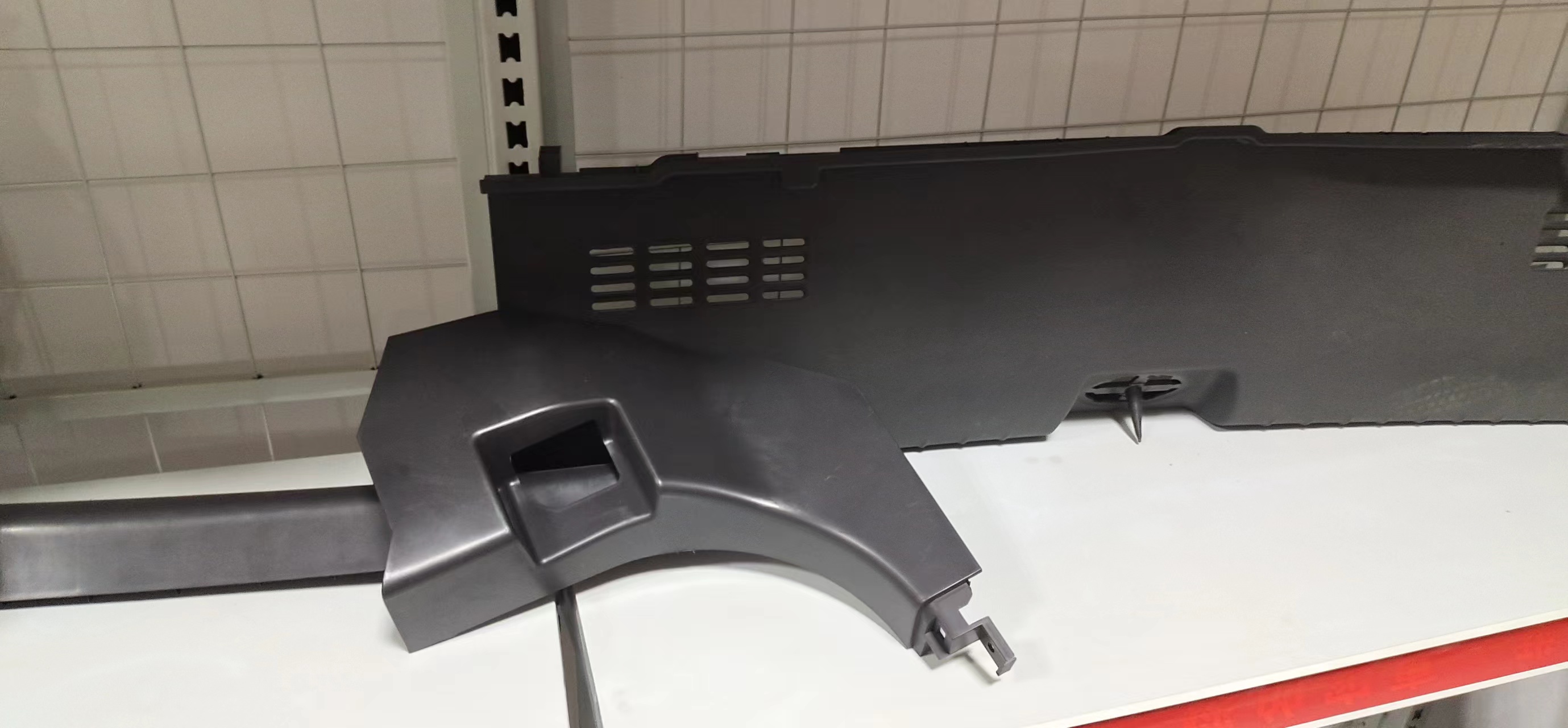 Polish Automotive Plastic Injection Mold for Interior and Exterior Parts Car Mould Maker