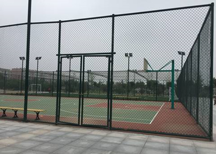 Carbon Steel Galvanized Chain Link Mesh Fence Diamond Pattern With Metal Round Post