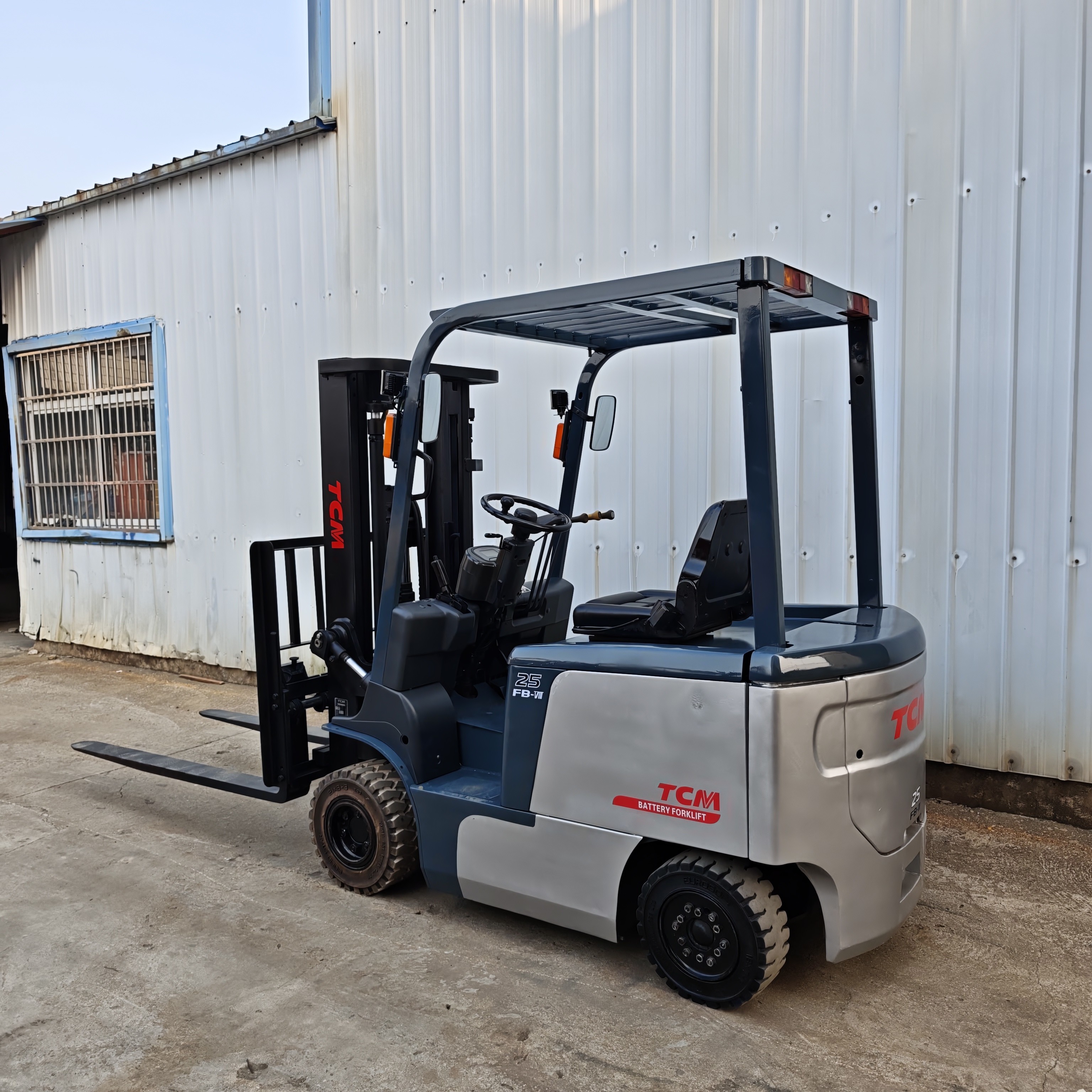 TCM 25 Used Electric Forklift With 3m 6m 2.5 Ton With Core Engine Component