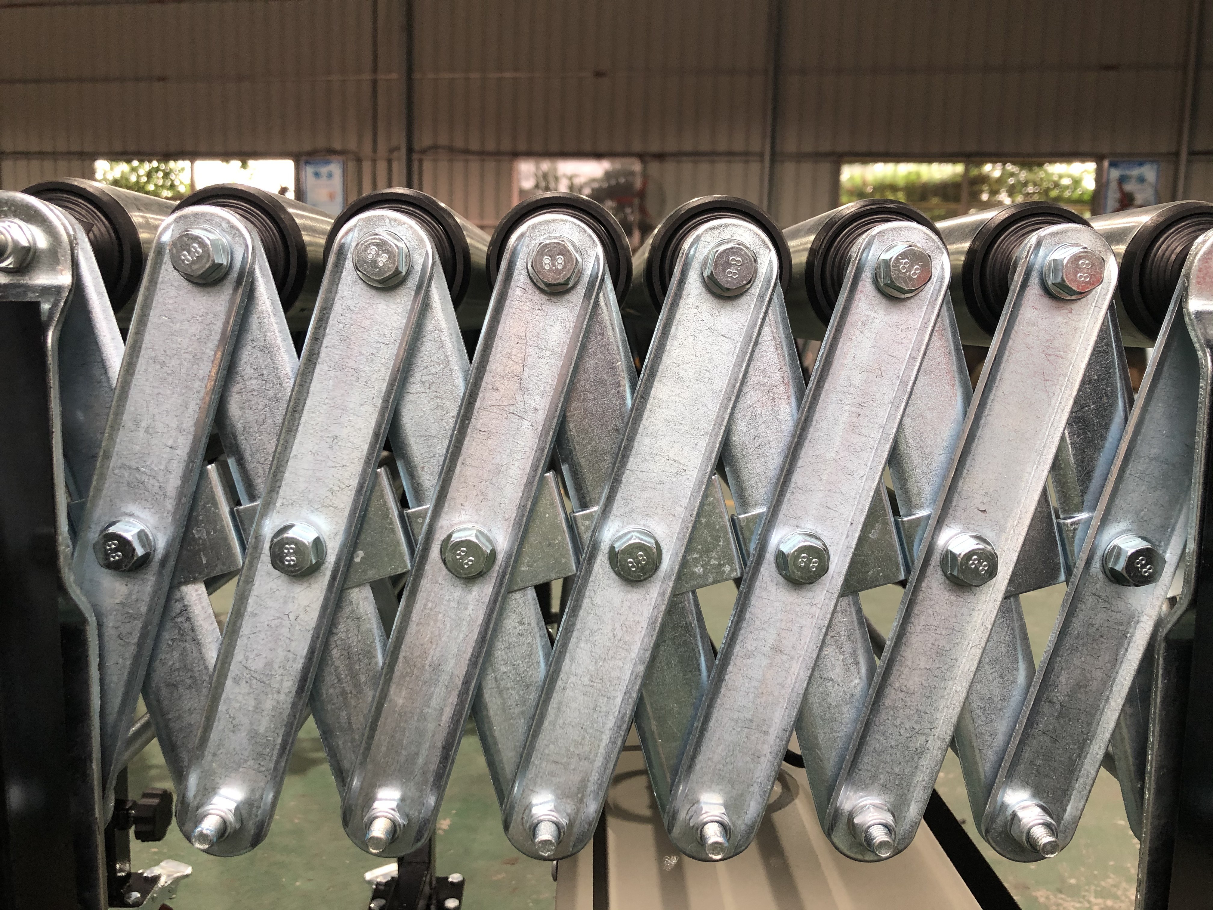 2021 China Professional Heavy Duty Galvanized Flexible Powered Roller Conveyor