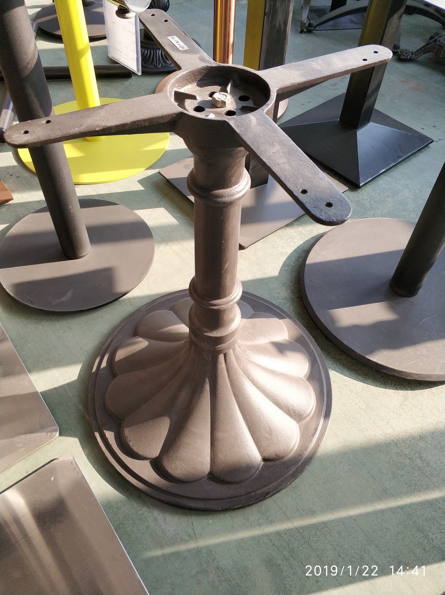 Industrial Bistro Table Base Cast Iron Powder Coating Tulip Table Base
