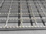 Hot Dip Galvanized Serrated Steel Grating 25x3 Serrated Flat Bar Pitch 15mm