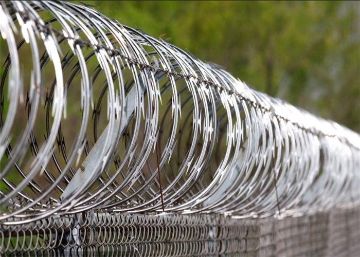 Galvanized Concertina Cross CBT 65 Razor Wire For Military Razor Wire Fence