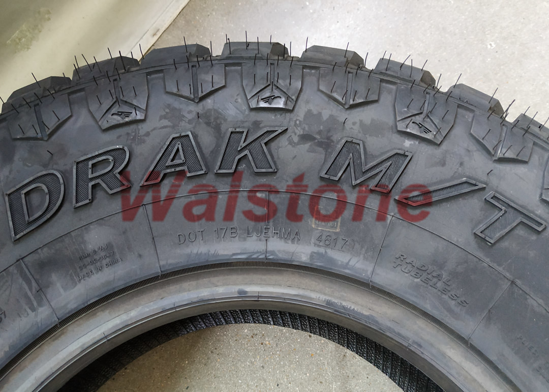 Black Color Mud Terrain Tyres Vs All Terrain Tires For 4- Wheel SUV & Jeep