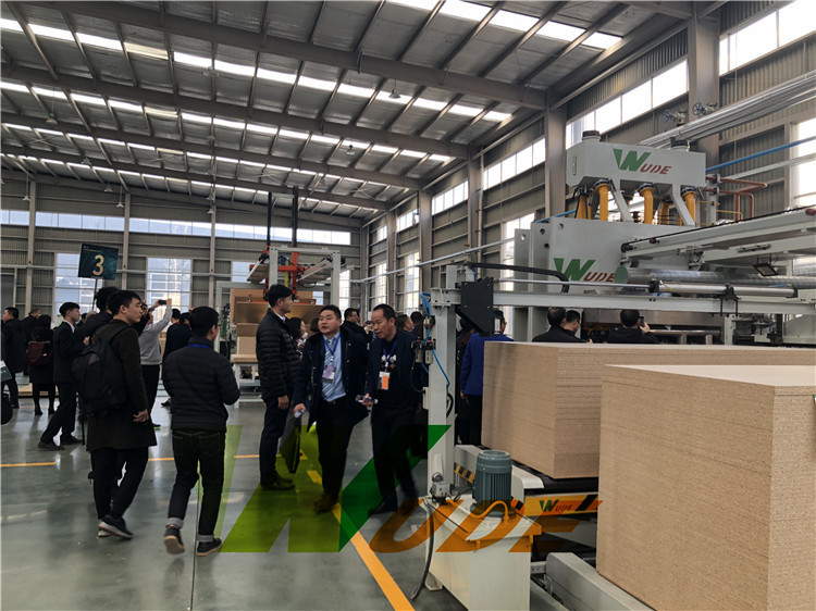 Furniture Short Cycle Lamination Line PLC Control For MDF And Particle Board