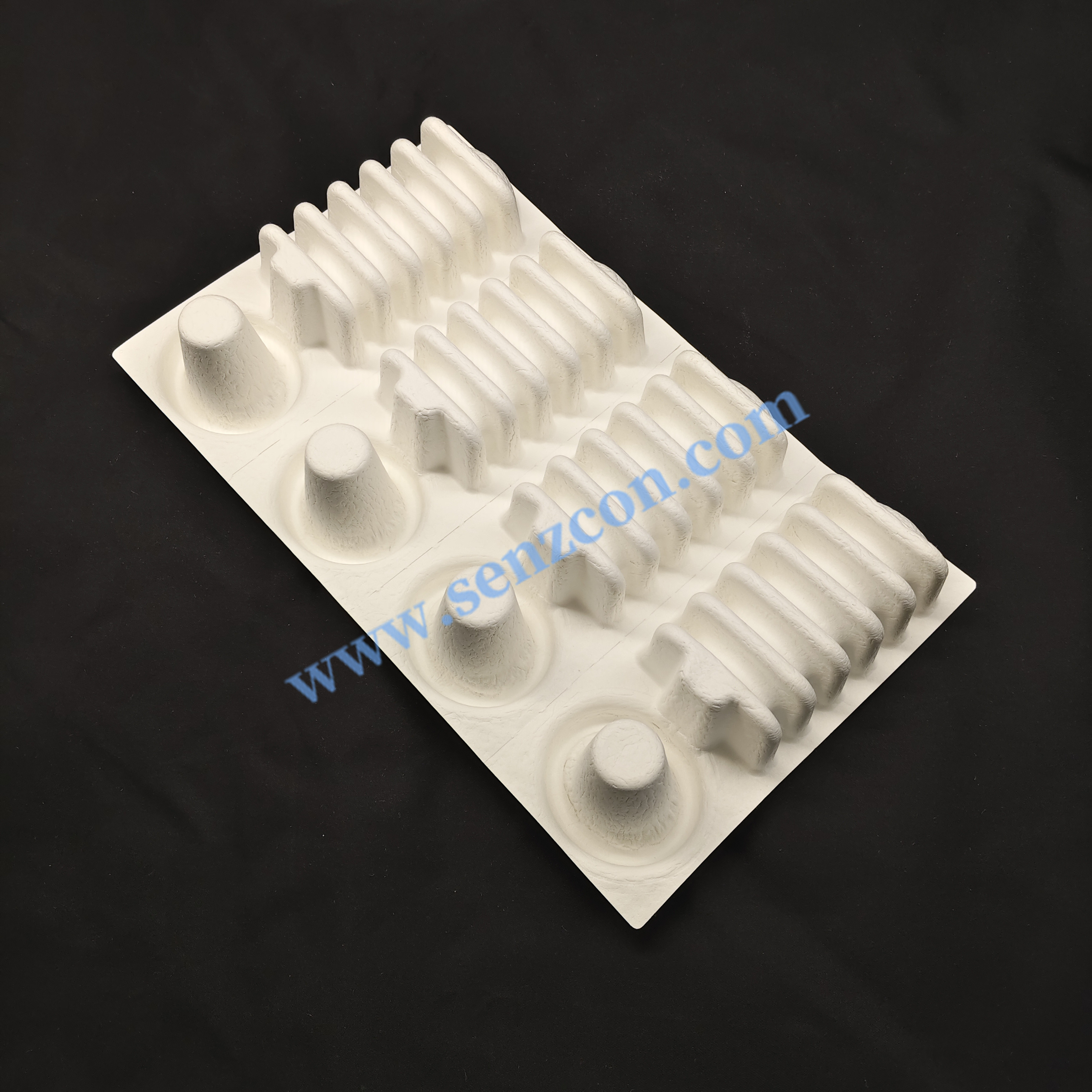 4-in-1 cosmetic eco-friendly paper pulp molded base. It is biodegradable, made of white high-quality dry-pressed sugarcane pulp through molding.