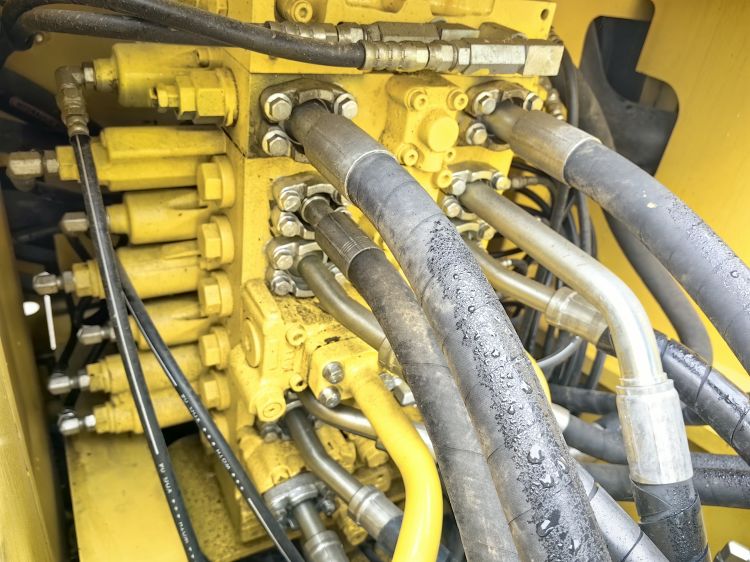 2021 Year Original Hydraulic Pump 20 Ton Used Komatsu PC200-8 Excavator in Shanghai