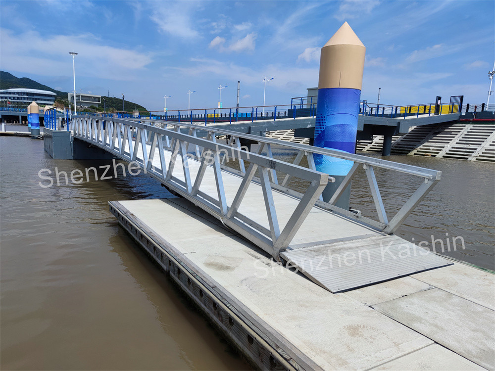 Customized Aluminum Gangway Floating Dock Pontoon For Smooth And Safe Waterway Passage