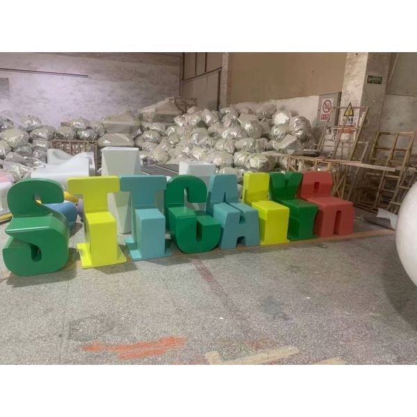 Seats for shopping malls, stores and plazas; lounge seats for public rest areas and waiting areas. Creative design, customization available.