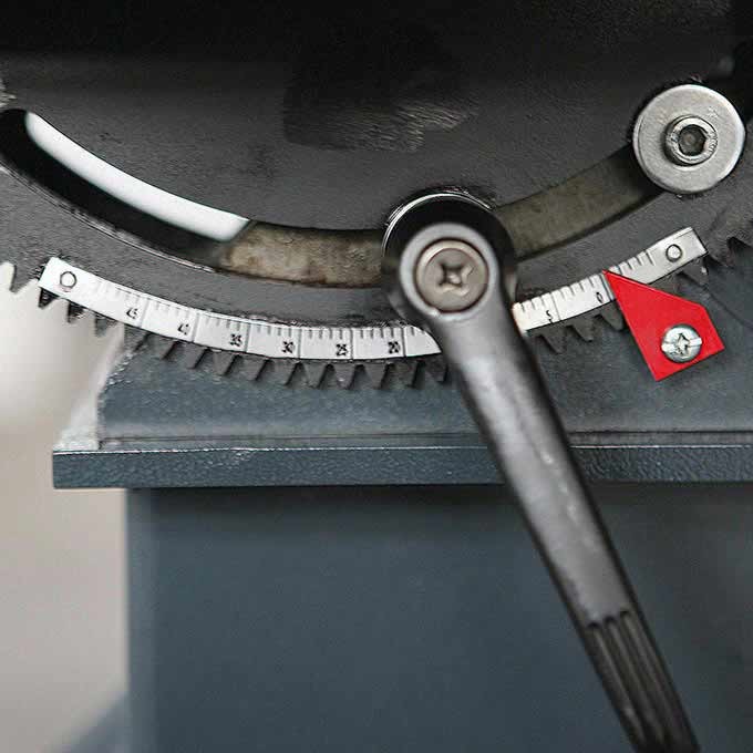 Geared trunnion and double saw blade guide Cabinetwork Band Saw