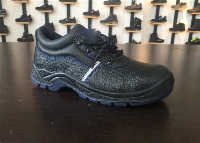 Tongue Logo Non Slip Waterproof Work Shoes Size Customized With Heel Counter