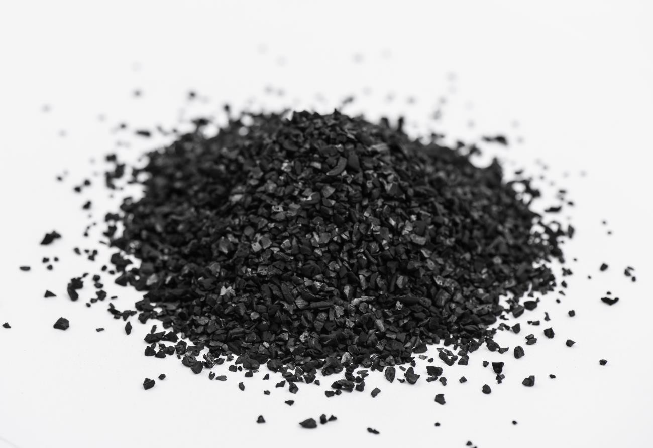 Food Grade Coconut Shell Charcoal Granules For Cigarette Holder Black Color