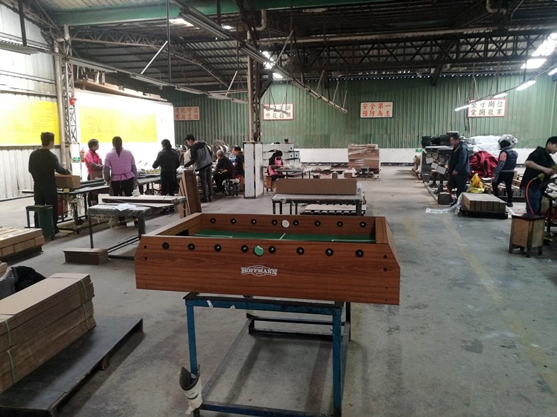 Supplier pool table wood billiard table traditional MDF game table