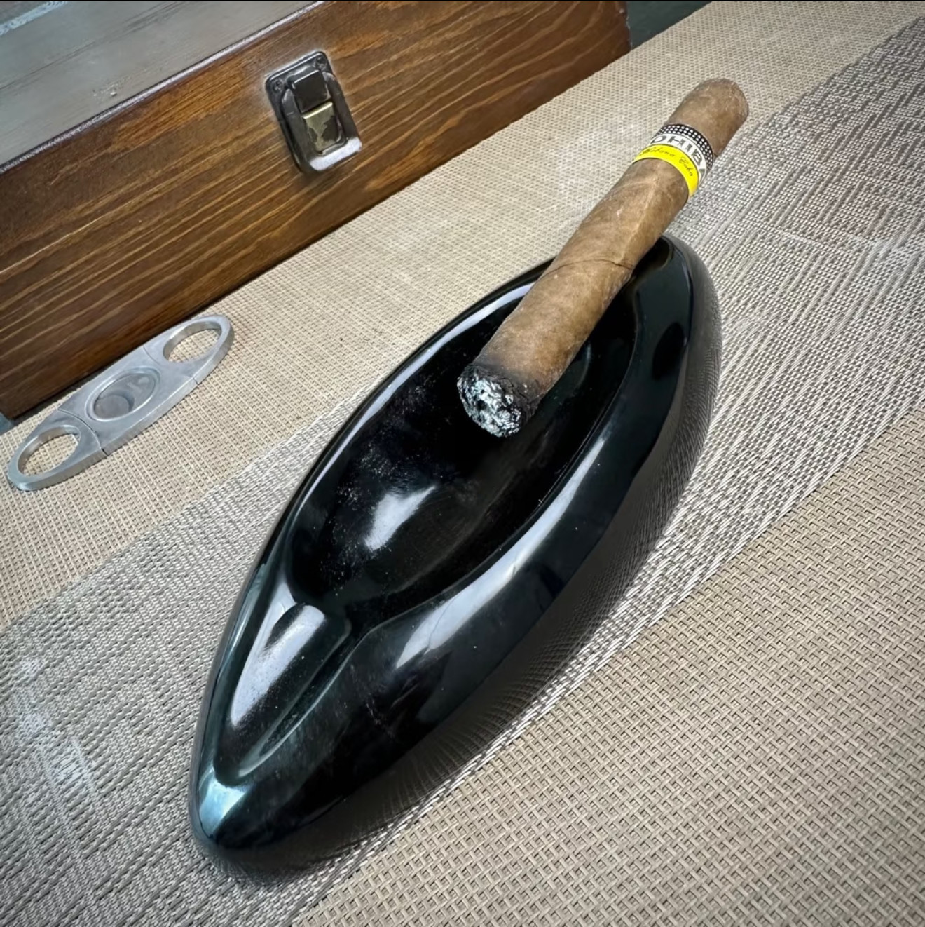 China Ice Obsidian Natural Cigar Ashtray Black Durable With Premium Material wholesale