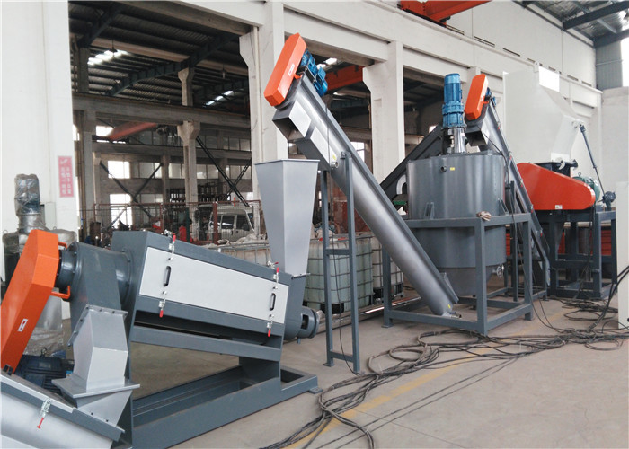 1000KG / H Capacity PET Recycling Line With Hot Washing Tanks Automatic Operate