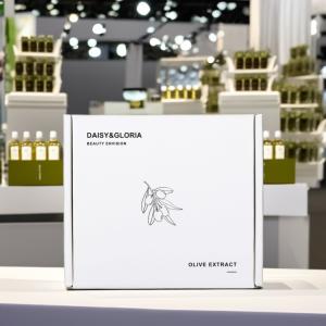China Square Custom Logo Magnetic Folding Gift Box Flat Pack Rigid Cardboard Coated Foil White Paper Foldable Cosmetic Packaging wholesale