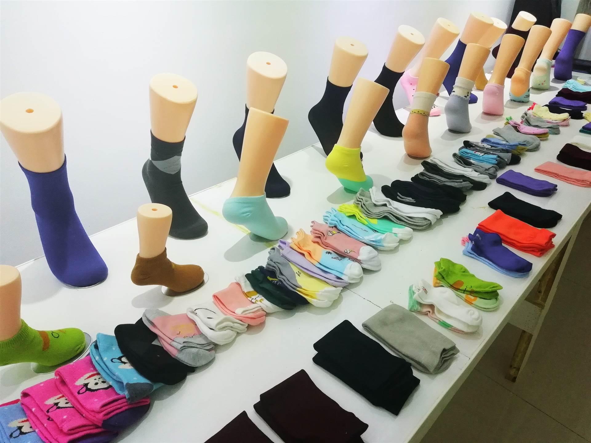 Medium Thickness Anti Slip Rugby Socks With Round Silicone Suction Cup Grip