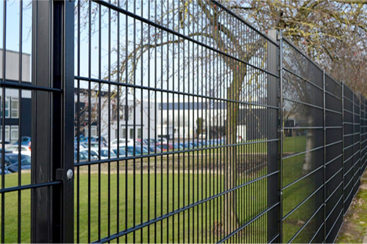 PVC Welded Galvanized Iron Wire Mesh Fence 3D Garden Perimeter Fencing