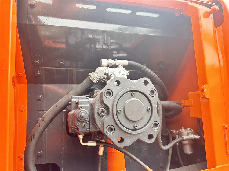 30 Ton Doosan DX300 Excavator in Korea Good Condition 1.27 m3 Bucket Capacity 29500 KG