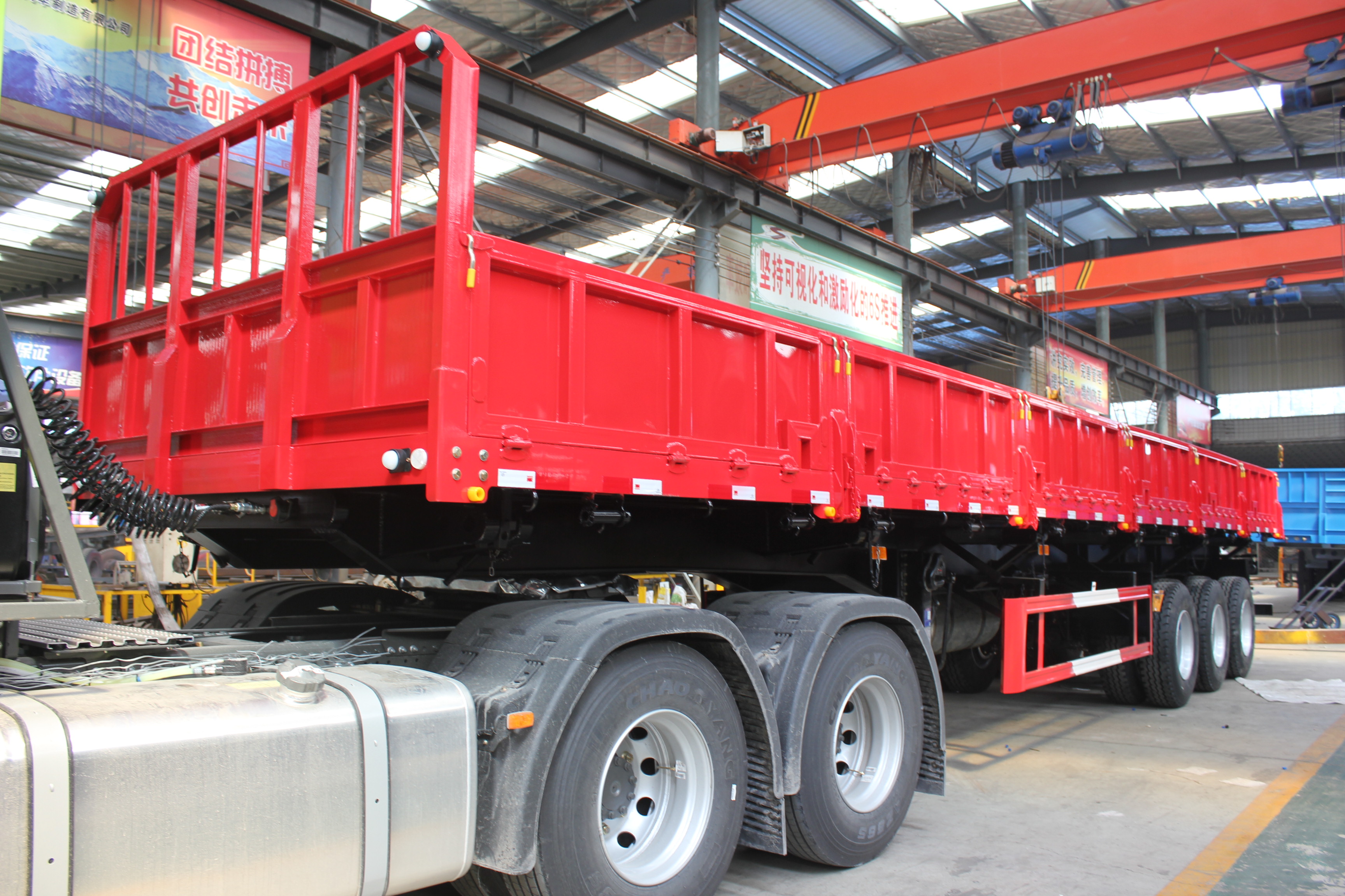 3 * 13ton Capacity Side Wall Flatbed Truck Semi Trailer 40T 3 Axles Cargo Transporting