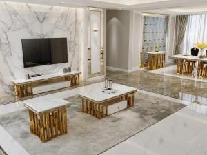 China Modern Elegance: Stainless Steel Marble Dining Table For Homes wholesale