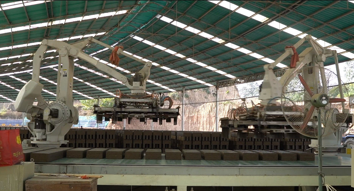 Robot Stacking Machine Fired Clay Brick Making Machine For 30000 Bricks/Hr Capacity