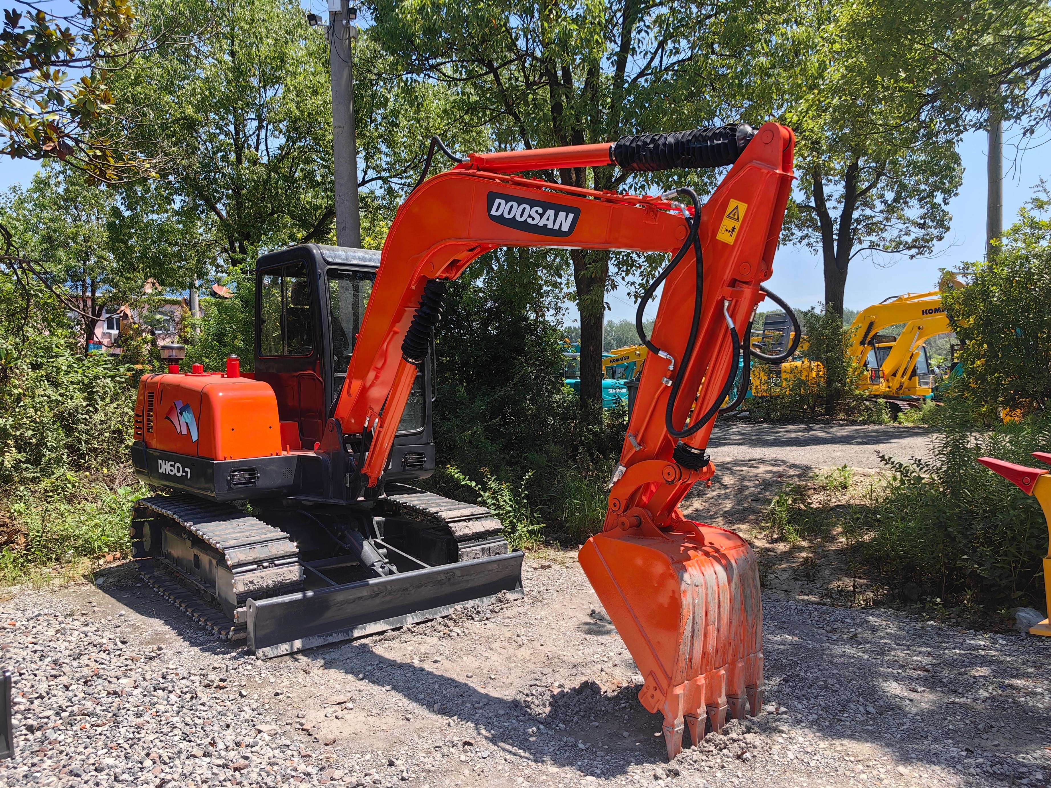 6ton Used Doosan Mini Excavator DH60 Excavator 0.2m3 Bucket Used Mini Track Hoes