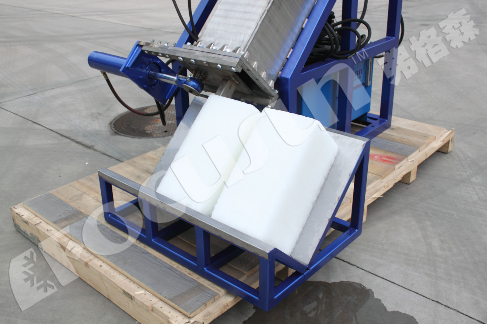 R404a/R22a Refrigerant Focusun 3T/6T Ice Compactor Produce Block Shape from Flake Ice