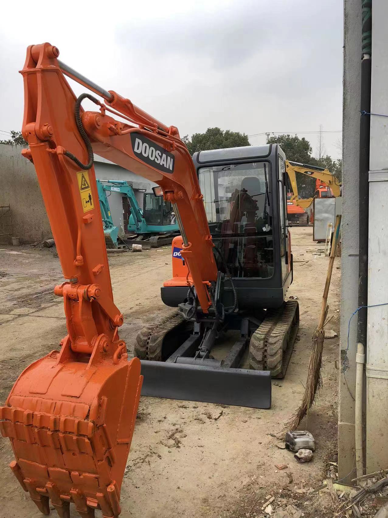Used Original Doosan Dh35 High Performance Dh35-7 Hydraulic Japanese Excavator 3 Ton for Sale