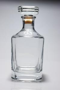 China 700ml Clear Glass Liquor Bottles/Whiskey Glass Bottle wholesale