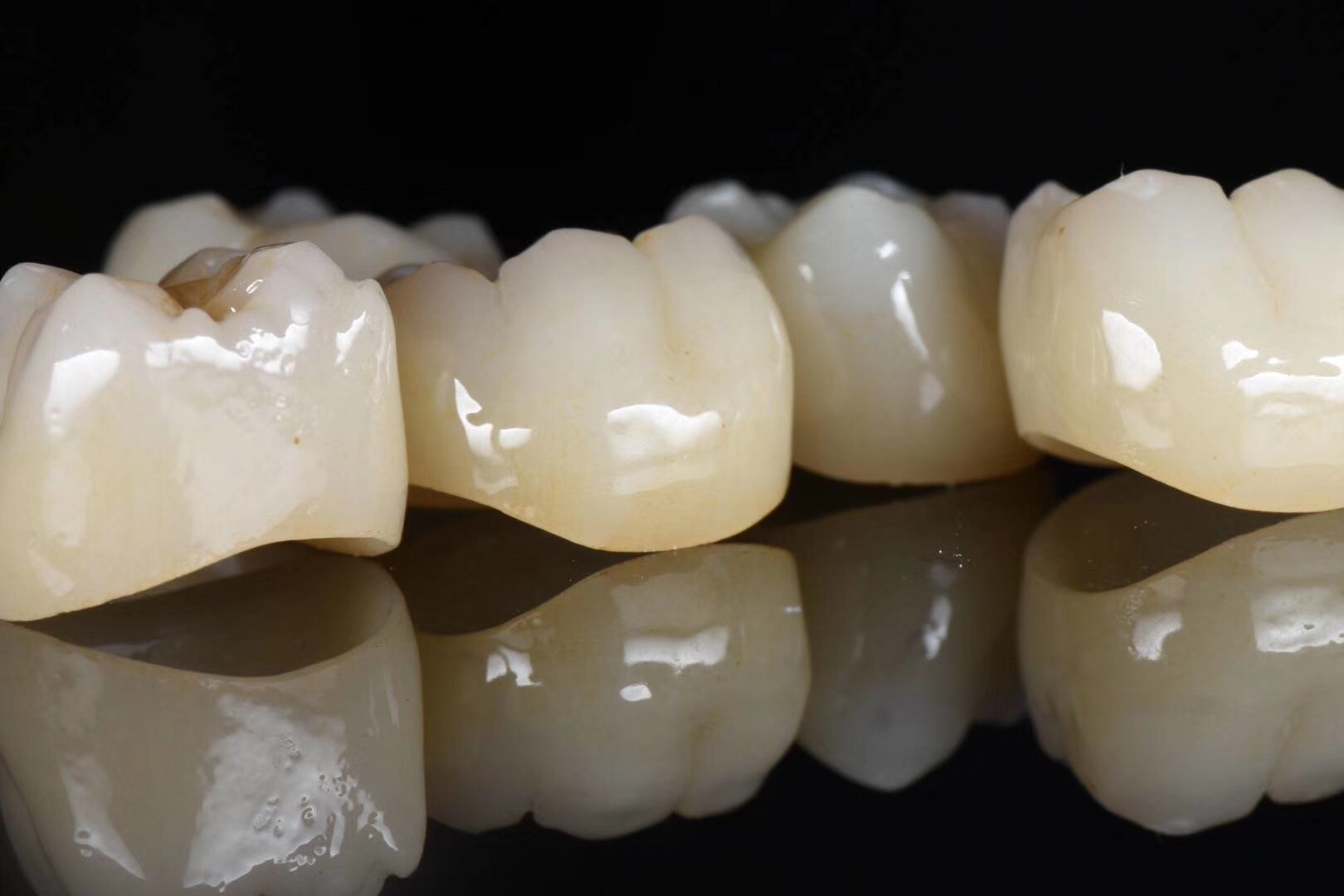 Dental Laboratory Consumables Zirconia Ceramic Dental Crown HT For Dental CAD/Cam System