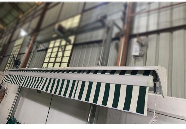 Balcony Aluminium Waterproof Retractable Awning With Rain Channel Half Box On The Top