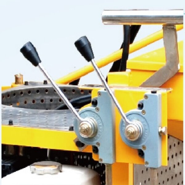 Lightweight Maneuverable Self Propelled Road Marking Machine Easy Operate