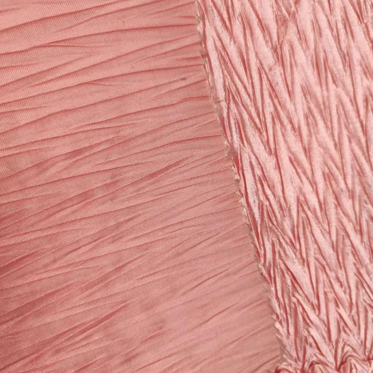 100% Polyester 75Dx100D Dyed Crinkle Satin Fabric 120g For Dress Garment