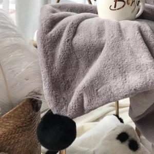 China Warm PV Fleece Faux Fur Blanket , Luxury Faux Fur Throw Blanket With Ball Edge wholesale